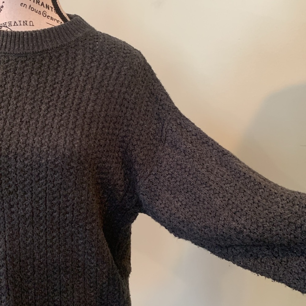 Universal Thread Women’s XS Extra Small Dark Gray Crewneck Cable Knit Sweater - Picture 3 of 6